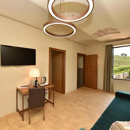 Cascina La Badia - Wine&hospitality בית חווה